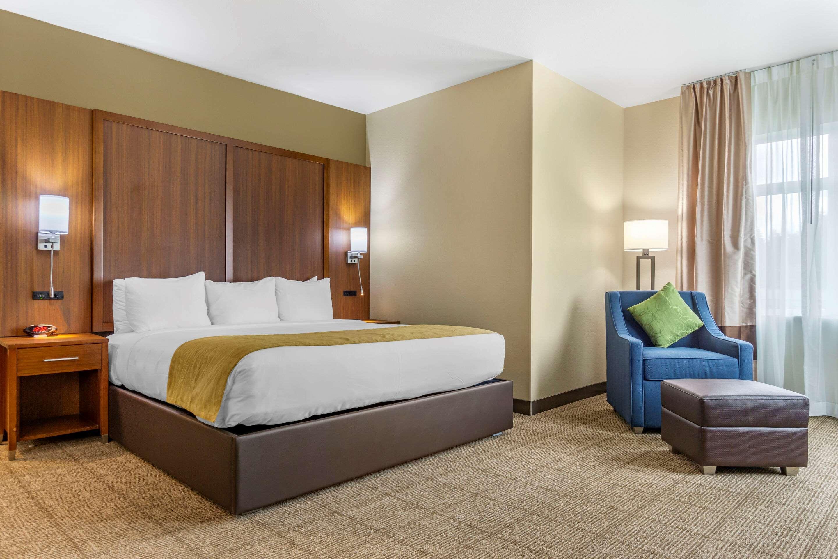 Comfort Inn & Suites Lakewood By Jblm Εξωτερικό φωτογραφία